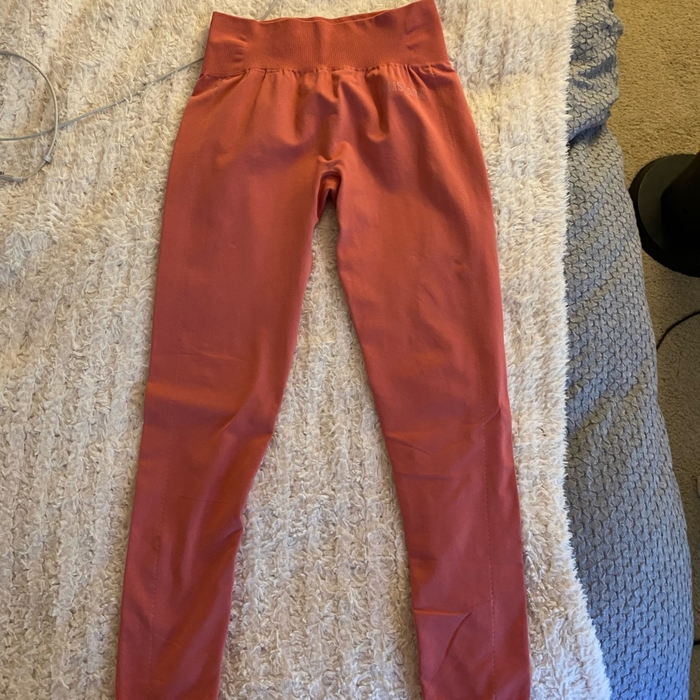 Gymshark Breeze Lightweight Seamless Tight in rose slate - size medium.